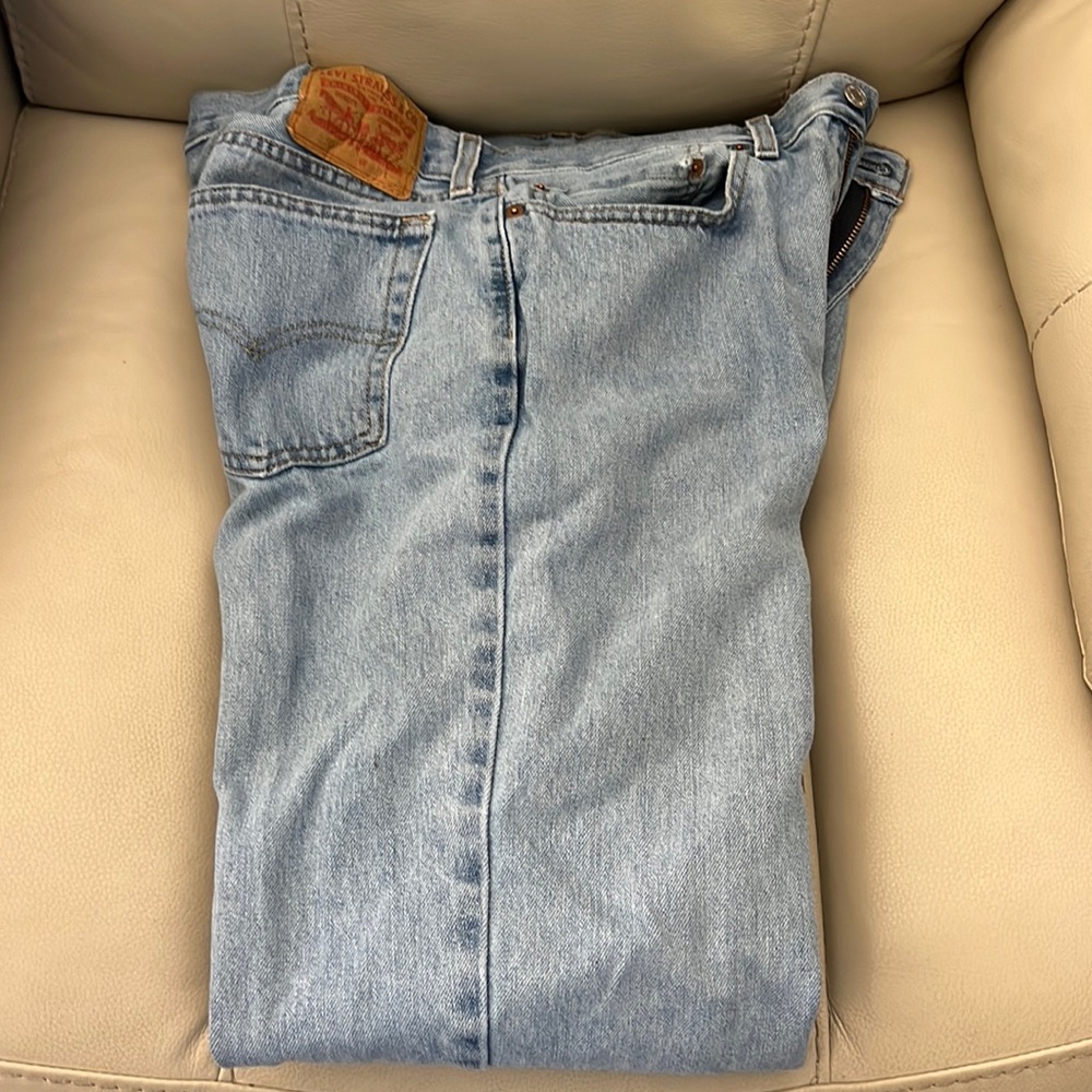 LEVI STRAUSS & Ca
SAN FRANCISCO
CAL mens jean 550 size 34W-32L used have flaws